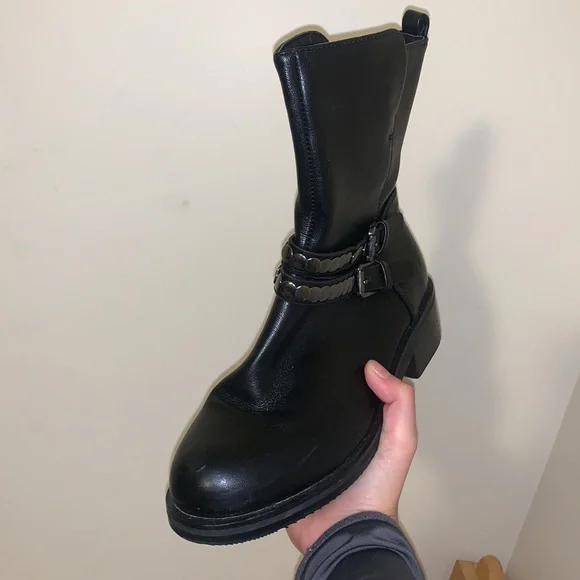 Lather shoes - Picture 2 of 3